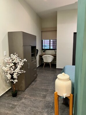 2 bedrooms, desk, iron/ironing board, WiFi