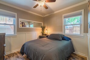 2 bedrooms, iron/ironing board, free WiFi, bed sheets