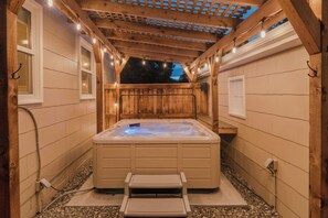 A hot tub in a wooden outdoor area with a wooden deck and a pergola overhead. - Italian Style in Old Town with Private Hot Tub (Fort Collins)