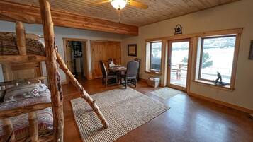 4 bedrooms, iron/ironing board, travel crib, free WiFi