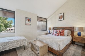 3 slaapkamers, een strijkplank/strijkijzer, wifi, beddengoed
