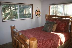 4 bedrooms, desk, iron/ironing board, free WiFi