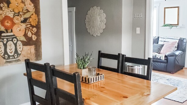 A dining area with a wooden table and chairs, a decorative wall piece, and a key storage area. - ** Close to Sight and Sound Theater<br>Mother's day weekend available  (Ronks)