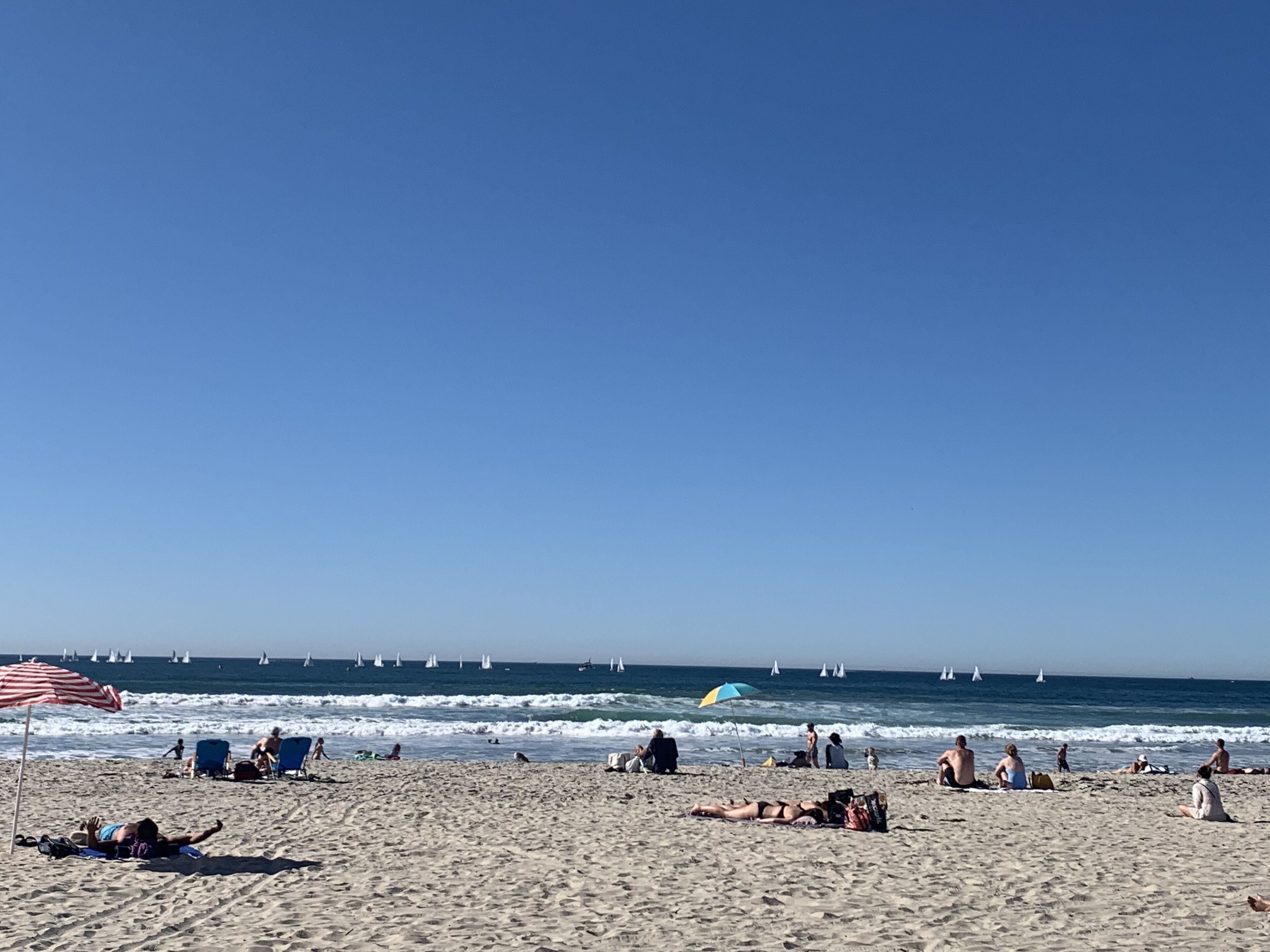 Beach nearby, sun loungers, beach towels