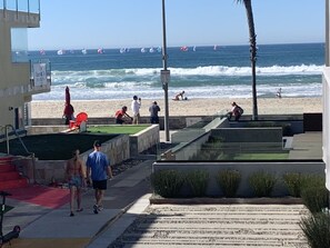 Beach nearby, sun-loungers, beach towels