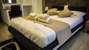Premium bedding, memory foam beds, minibar, in-room safe - The Pearl - Luxury Guesthouse (St. Paul's Bay)