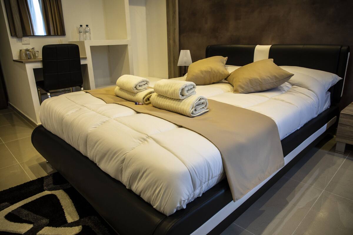 Deluxe Single Room | Premium bedding, memory foam beds, minibar, in-room safe