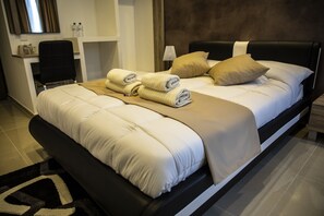 Deluxe-Einzelzimmer | Hochwertige Bettwaren, Betten mit Memory-Foam-Matratzen, Minibar