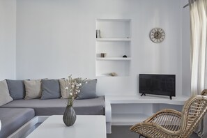 Apartemen Deluks, pemandangan laut | Area keluarga | TV layar datar