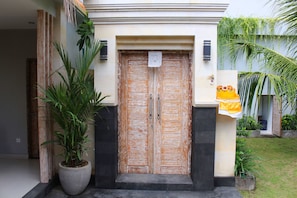 Entrada al alojamiento