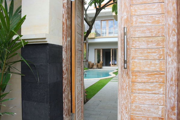 Entrada al alojamiento