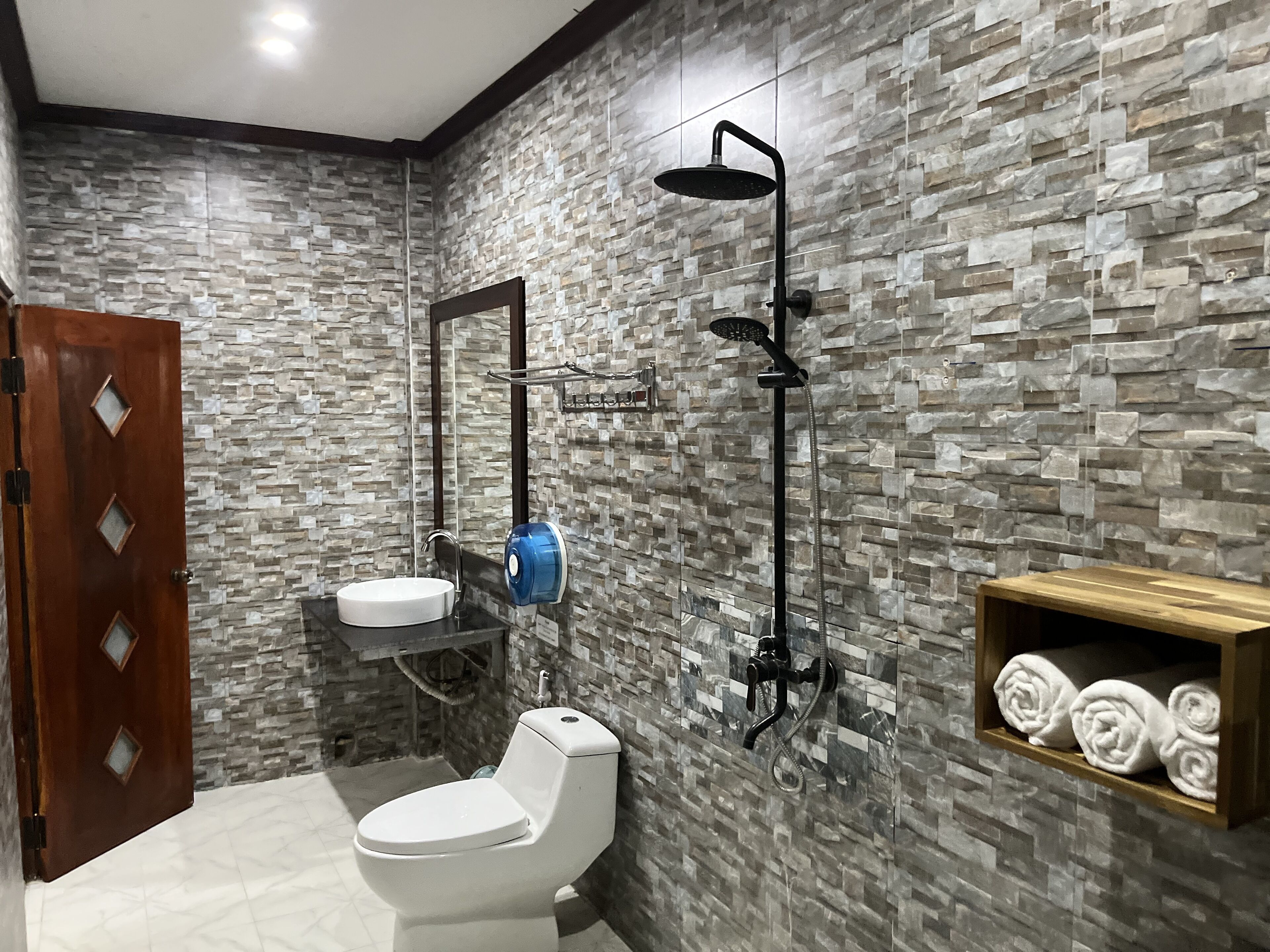 shower, free toiletries, slippers, towels