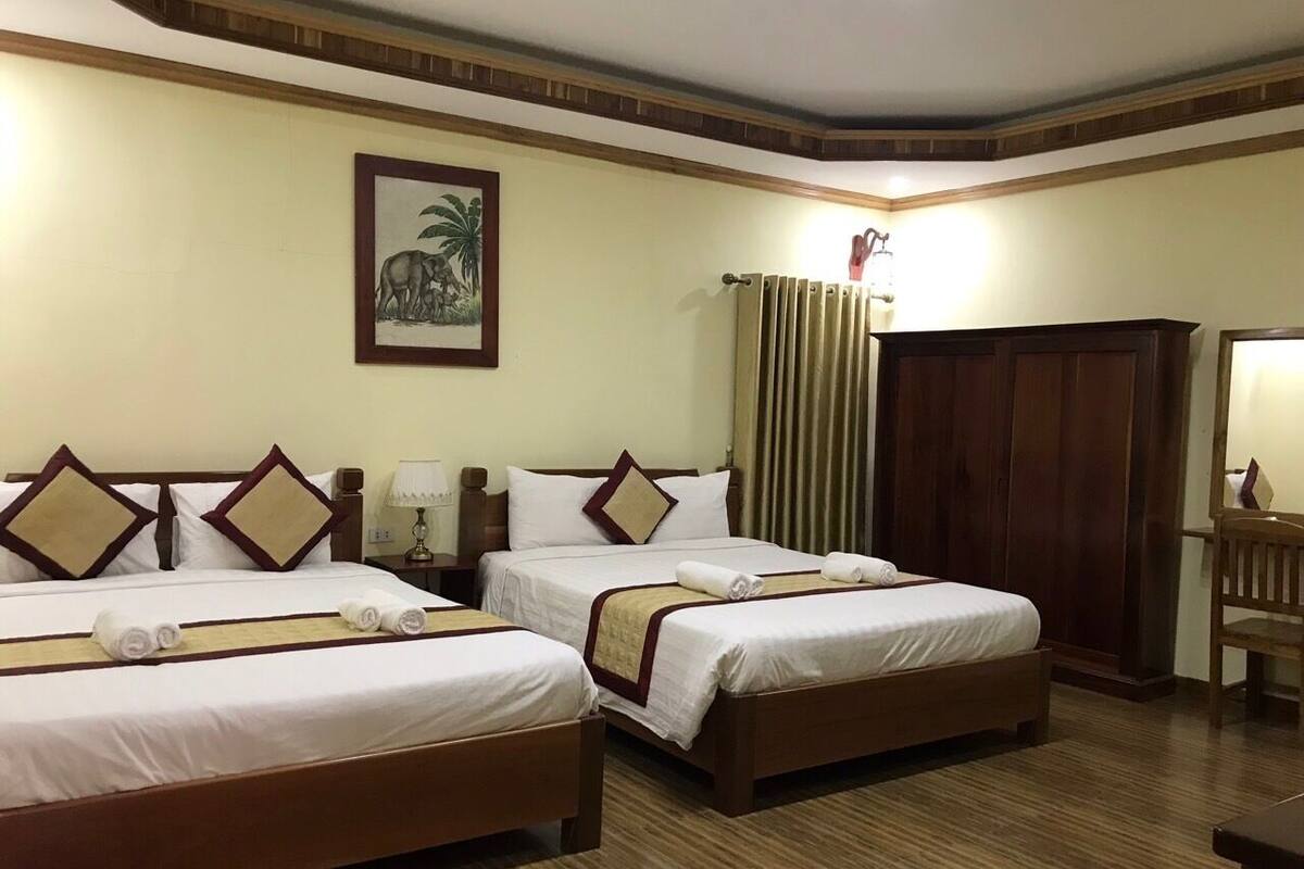 Basic Quadruple Room, 2 Katil Ratu (Queen), Non Smoking | Gebar bulu kapas, busa memori, bar mini, peti besi dalam bilik 