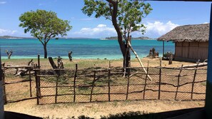 Private beach, white sand, beach towels, scuba diving - Emeraude lodge (Antsiranana)