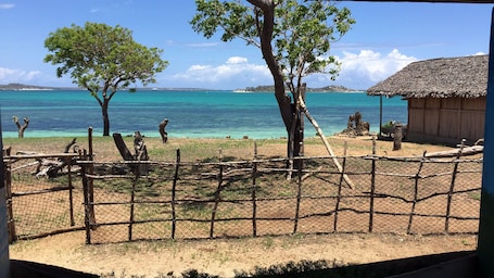 Private beach, white sand, beach towels, scuba diving