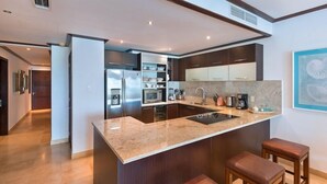 Fridge, microwave, stovetop, dishwasher - Condo Coral Cove 11 - Near Sandy Lane Beach (Paynes Bay)