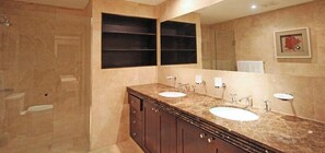 Bathroom - Condo Coral Cove 11 - Near Sandy Lane Beach (Paynes Bay)
