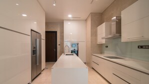 Unclassified image, 5 of 49, button - Apex Pearl Suilt (Kuala Lumpur)