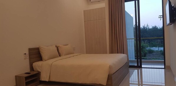 Premium bedding, individually decorated, individually furnished, desk - Nirva Apartment (Da Nang)
