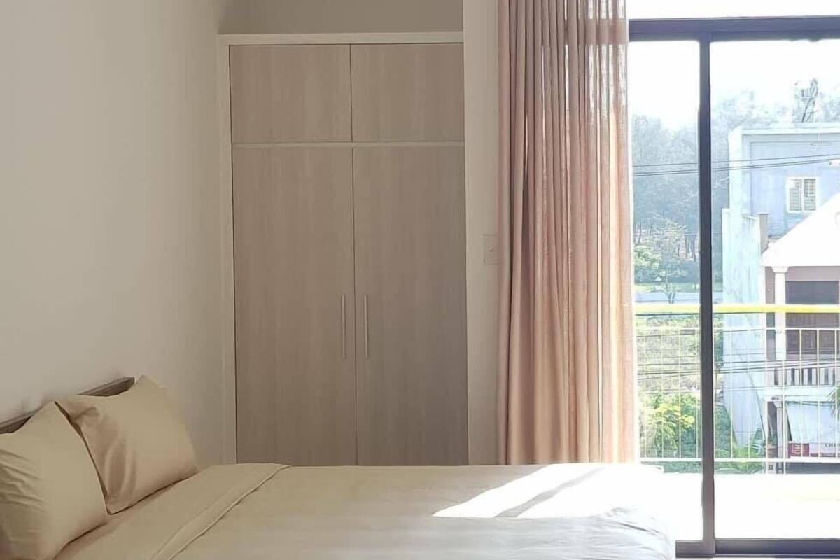 Premium bedding, desk, WiFi (free), individually decorated