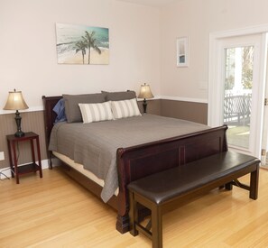 4 chambres, coffres-forts dans les chambres, fer et planche à repasser