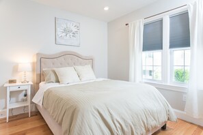 3 bedrooms, desk, iron/ironing board, free WiFi