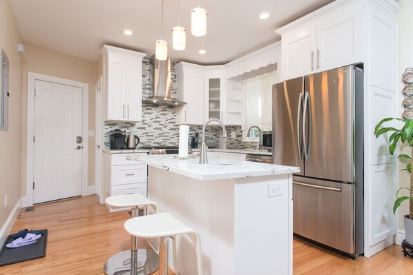 Fridge, microwave, oven, stovetop - Super Convenience 2BR Condo W/Private Parking in Newton (Newton)