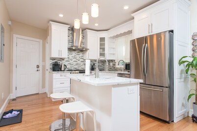 Premium Furnished 3BR Home Monthly Stay in Newton