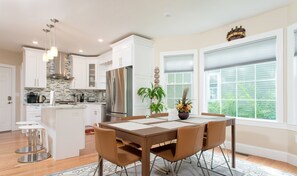 Dining - Premium Furnished 2B 1.5B Home Monthly Stay in Newton (Newton)