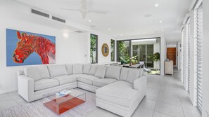 Interior - Belle Escapes  Tranquil Waters Luxury Home Palm Cove (Palm Cove)