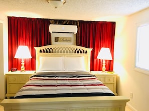Room - ESCAPE BY ANDY RESORT is very good for couples, business travelers, tourist, (Cutler Bay)