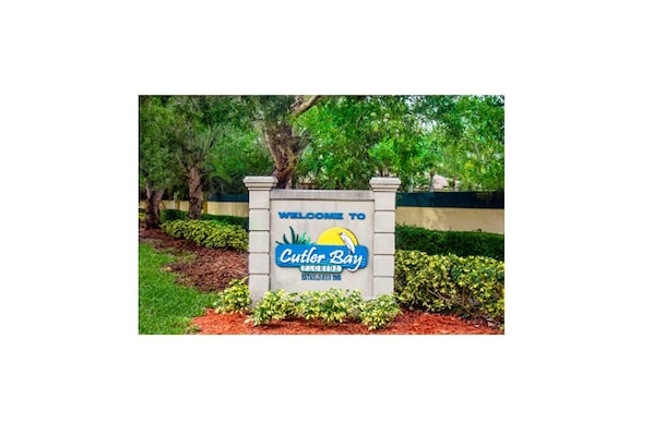 Exterior detail - ESCAPE BY ANDY RESORT is very good for couples, business travelers, tourist, (Cutler Bay)