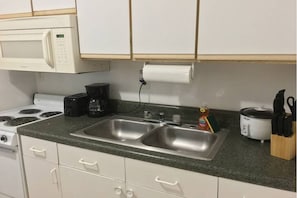 Private kitchen - ESCAPE BY ANDY RESORT is very good for couples, business travelers, tourist, (Cutler Bay)