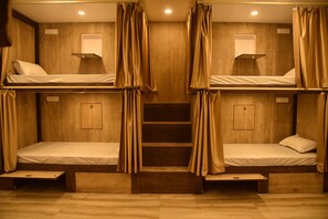 Basic Cabin, Multiple Beds, Non Smoking | Free WiFi - Hotel Relax Inn - Hostel (Prayagraj)