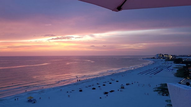 A beach with people and a sunset. - Ground floor pool view retreat with free parking.  (Clearwater)