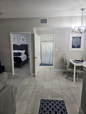 1 bedroom, desk, iron/ironing board, travel cot - Pool view, ground floor retreat! (Clearwater)
