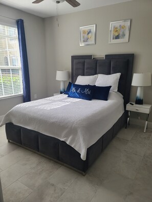 1 makuuhuone, työpöytä, silitysrauta/-lauta, vauvan matkasänky