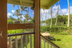 Outdoor dining - TripAdvisor and Lonely Planet Recommends Our Charming Cottages. (Kapaa)