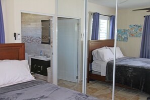 3 slaapkamers, een bureau, verduisterende gordijnen