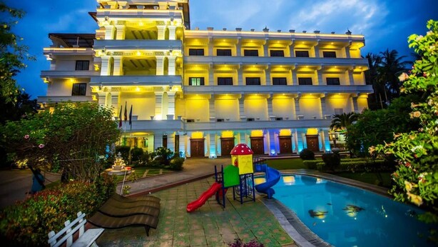 A large, multi-story hotel with a pool and a children's play area. - Euro Star Hotel (Seeduwa - Katunayake)