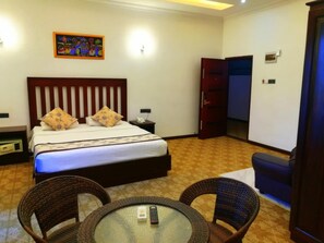 In-room safe, desk, soundproofing, free WiFi - Euro Star Hotel (Seeduwa - Katunayake)