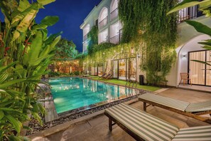 Outdoor pool, open 6:00 AM to 10:00 PM, pool umbrellas, sun loungers - Lime Villa Hoi An (Da Nang)