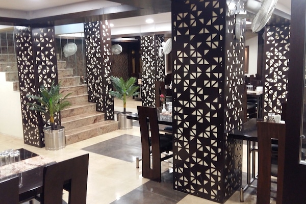 Breakfast, lunch, dinner served; international cuisine