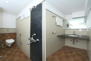 Ducha, artículos de tocador gratuitos, toallas