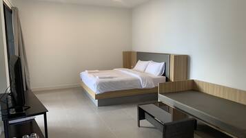 In-room safe, desk, WiFi (free), bed sheets