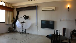 Unclassified image, 4 of 9, button - Large Loft by TLV center Train station (Ramat Gan)