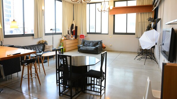 Unclassified image, 1 of 9, button - Large Loft by TLV center Train station (Ramat Gan)