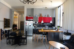 Căn hộ Grand, 1 giường cỡ queen, không hút thuốc | Bộ đồ giường cao cấp, bàn, bàn ủi/dụng cụ ủi quần áo 