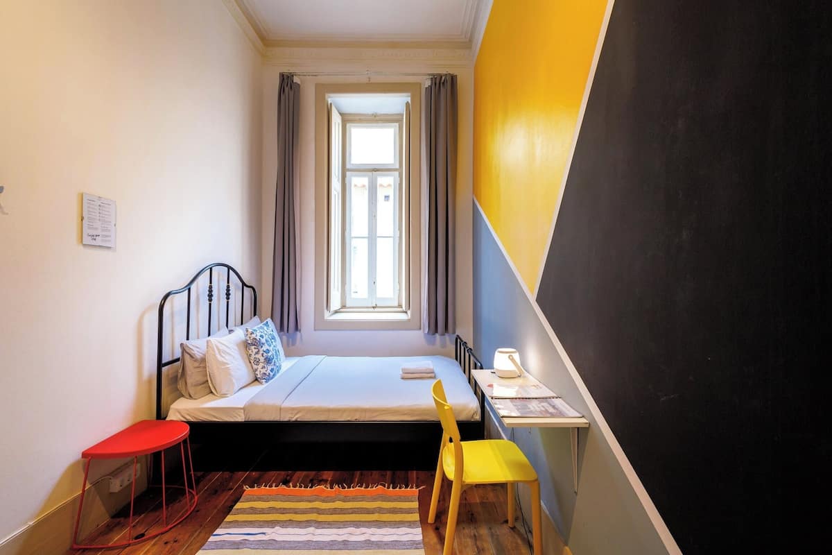 Economy Double Room, 1 Double Bed, Shared Bathroom, Courtyard View | Hypo-allergenic bedding, memory foam beds, free WiFi, bed sheets
