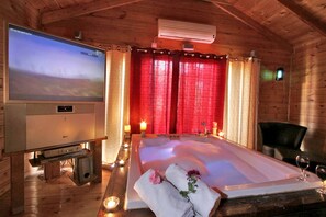 Cabin, 1 Queen Bed, Non Smoking | Bathroom - SOL Suite In The Village (Ma'ale Yosef)